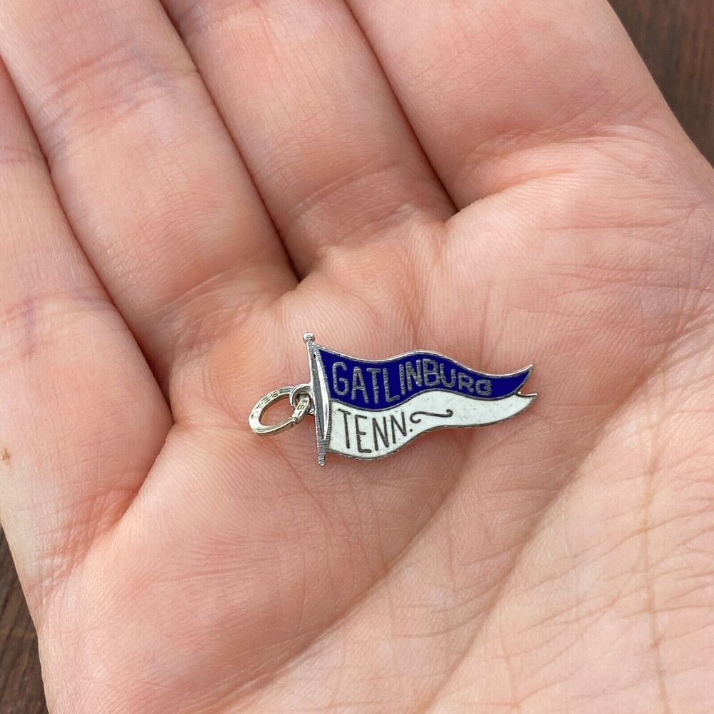 Vintage Beau 925 Sterling Silver "Gatlinburg Tenn." Flag Pennant Charm